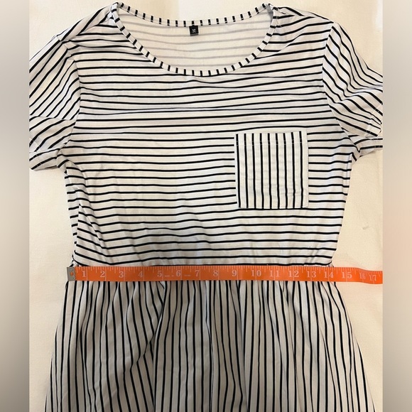 Black and White Striped Dress with Pockets - Size M - Picture 7 of 8